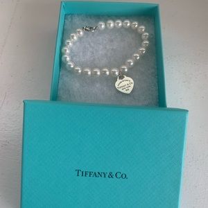 Tiffany & Co. Small Heart Tag Pearl Bracelet